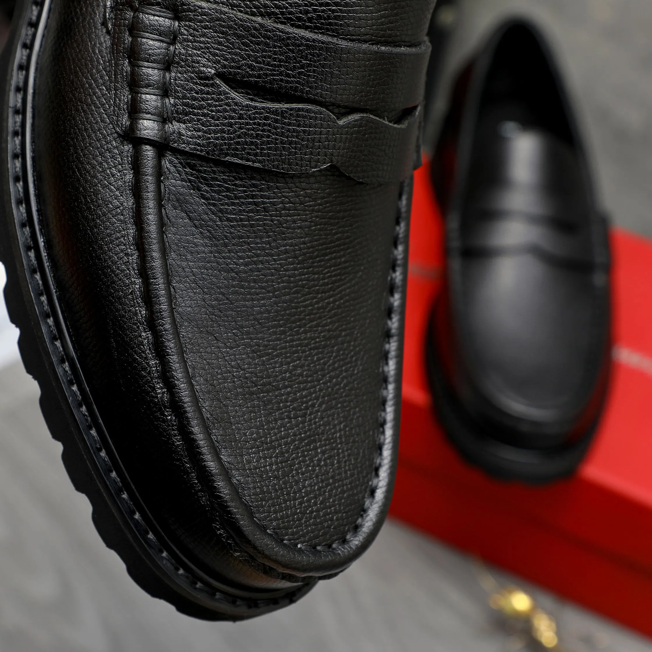Men's shoes 💰442 Product trademark: Ferragamo "Ferragamo" business formal leather shoes Regular size: 38-46 (45.46 is custom-made and non-returnable) Product materials: Selected small pebbled cowhide upper, cowhide lining, non-slip rubber outsole